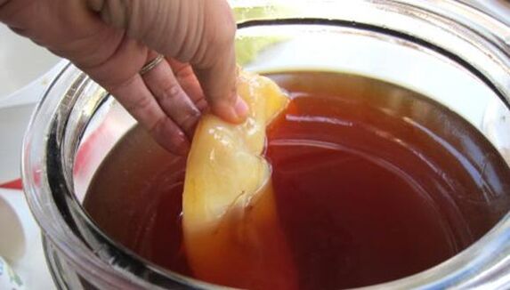 Kombucha k léčbě plísně nehtů